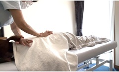 脚部・臀部をゆるめる施術